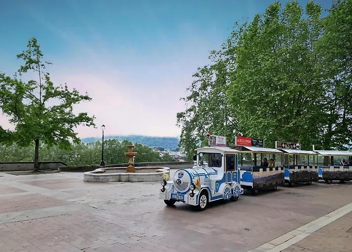 Vue Magique Sur Le Chateau Dans Un Quartier Populaire
