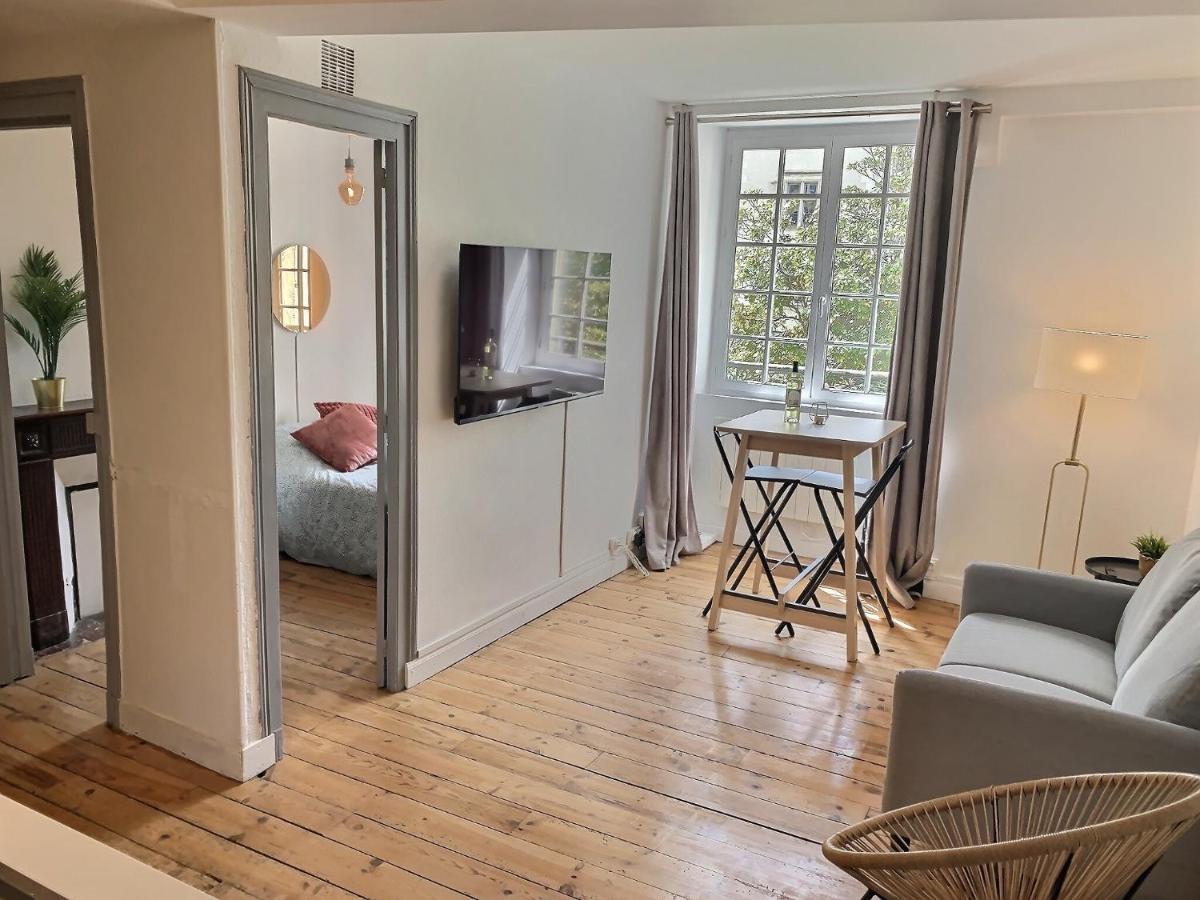 Apartment Vue Magique Sur Le Chateau Dans Un Quartier Populaire