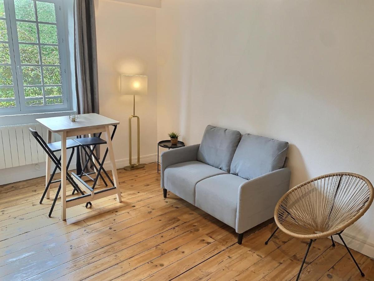 Apartment Vue Magique Sur Le Chateau Dans Un Quartier Populaire