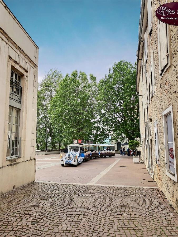 Apartment Vue Magique Sur Le Chateau Dans Un Quartier Populaire *