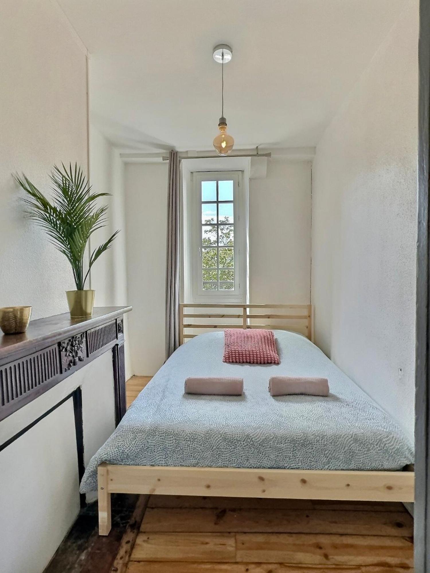 Vue Magique Sur Le Chateau Dans Un Quartier Populaire Apartment